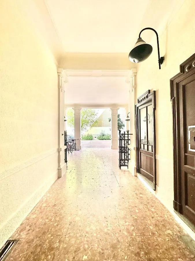 Be-C0 Centrale Luxury & Family Apt Milano 0*,  Italia