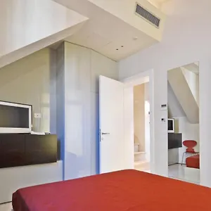 Ai Bareteri Luxury Canal View Apartment Venice